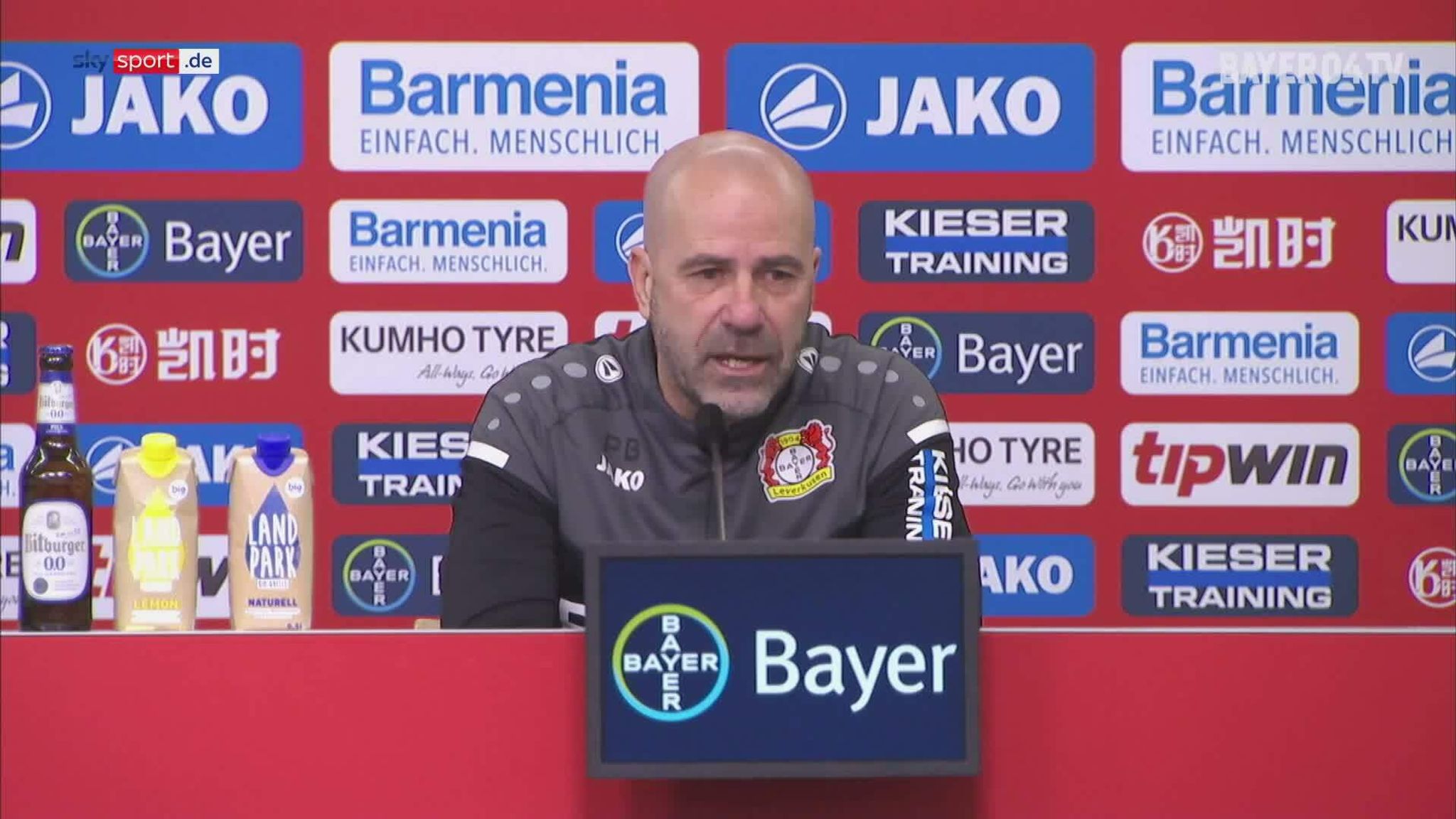 Leverkusen Video: Trainer Peter Bosz über as Verhalten ...