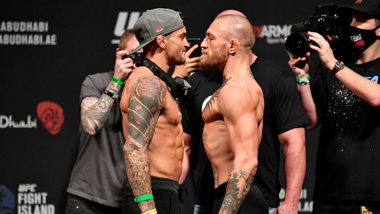Conor McGregor (r.) kassiert bei seinem UFC-Comeback eine Niederlage gegen Dustin Poirier. 