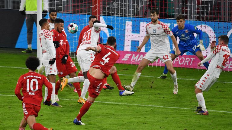 Der FC Bayern ballert sich gegen Mainz 05 zurück an die Spitze.