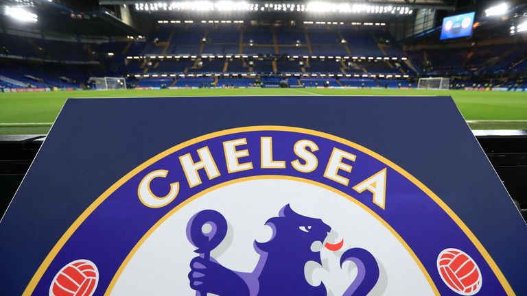 Der FC Chelsea meldet zwei positive Corona-Fälle.