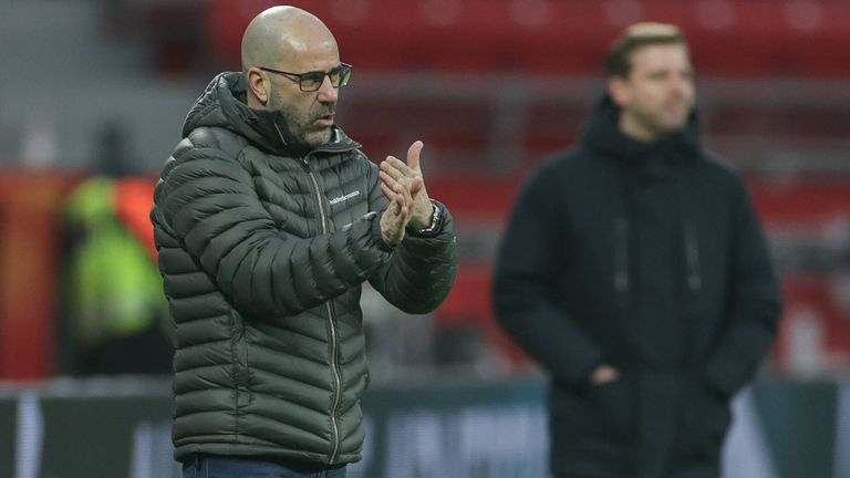 Bayer-Coach Peter Bosz ruft ein klares Ziel für den DFB-Pokal aus.