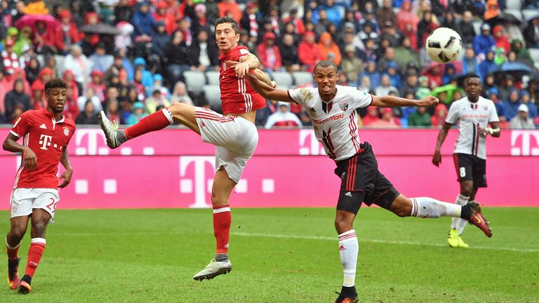 2016/17 spielte der FC Ingolstadt noch in der Bundesliga und traf zweimal auf die Bayern. Das bedeutete zwei Niederlagen, ein Tor und null Punkte. Mittlerweile kämpfen die Schanzer in der 3. Liga um den Wiederaufstieg. 