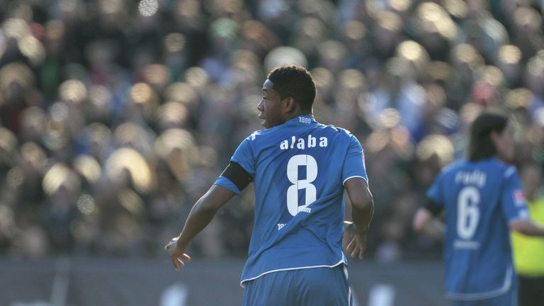 David Alaba's erste Rückennummer ist die Nummer 33 bei FK Austria Wien. In der Saison 2010/11 läuft er für die TSG Hoffenheim mit der Nummer 8 auf.