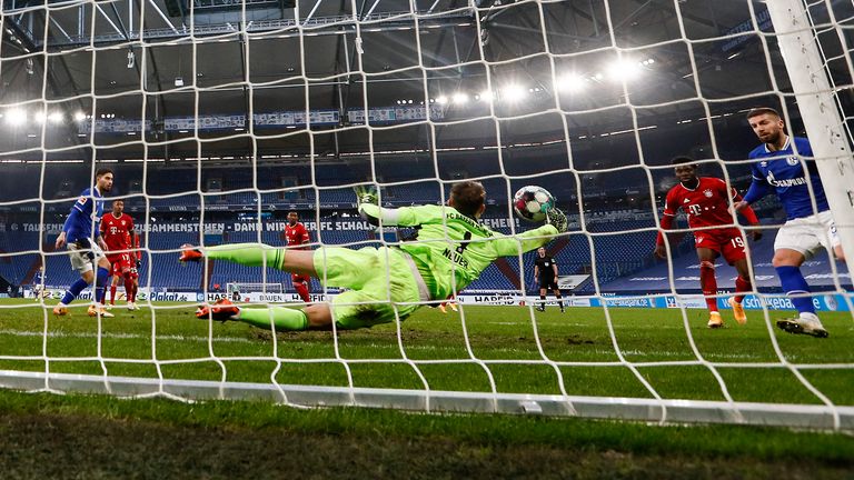 Manuel Neuer hat mit dem Sieg auf Schalke einen neuen Bundesliga-Rekord aufgestellt.