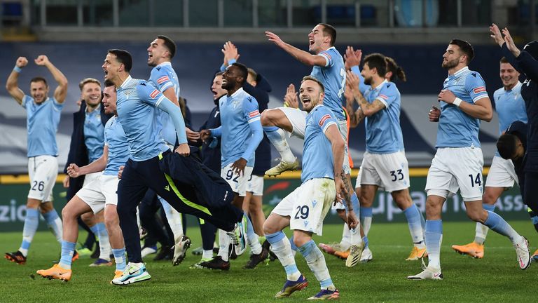 Lazio Rom gewinnt das Stadtduell gegen AS Rom.