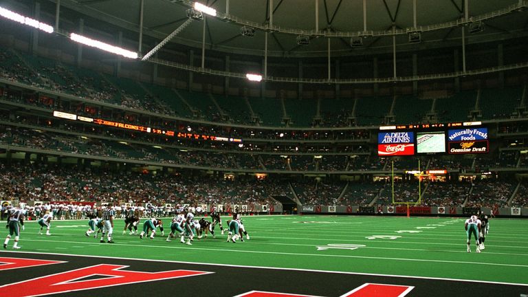2000 - Georgia Dome (Atlanta, Kapazität: 74.228 Plätze) - St. Louis Rams - Tennessee Titans 23:16