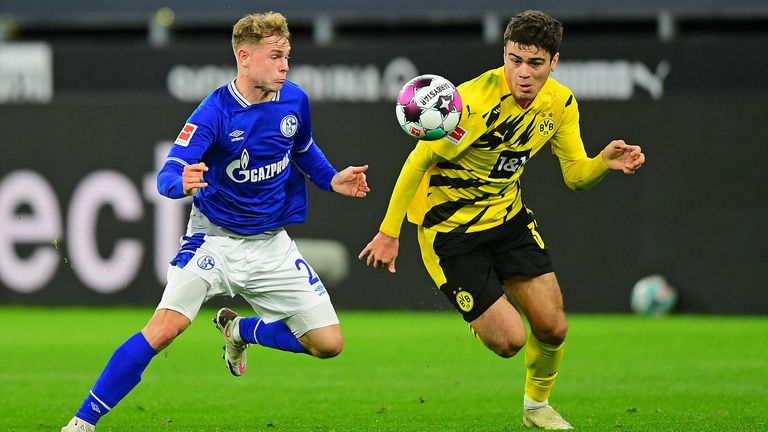 Giovanni Reyna (r.) von Borussia Dortmund erlebt nicht nur sportlich sondern auch im Hinblick auf seinen Marktwert einen Aufschwung. 