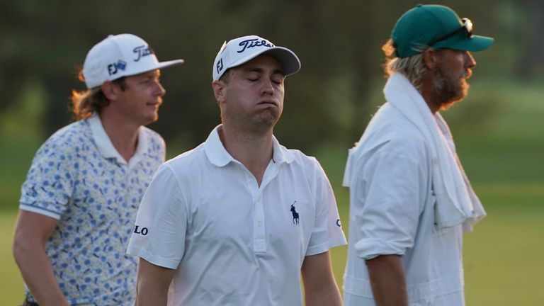 Justin Thomas (M.) fluchte beim Turnier in Kapula nach einem vergebenem Putt.
