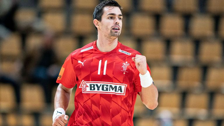 Bei Dänemark fehlt Superstar Rasmus Lauge aus. Der Rückraumspieler hat sich in einer Trainingseinheit bei seinem Klub Telekom Veszprem einen Kreuzbandriss zugezogen.