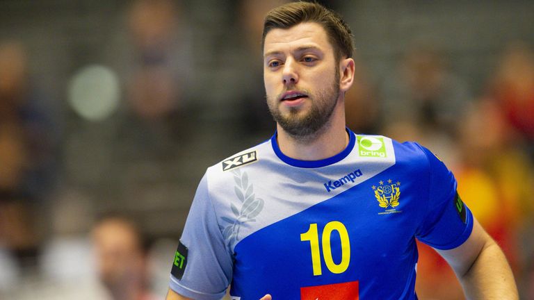 Auf der Reserveliste der Schweden steht auch Niclas Ekberg. Der Rechtsaußen des THW Kiel wird nur im äußersten Notfall nach Ägypten reisen.