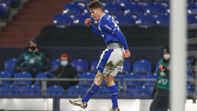 Three-packer Matthew Hoppe lets Schalke dream of staying up.