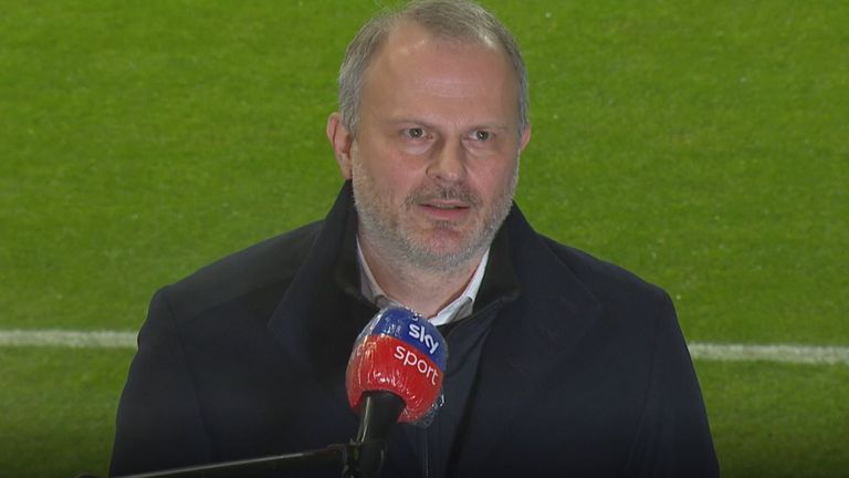 Jochen Schneider spricht über die Huntelaar-Gerüchte.