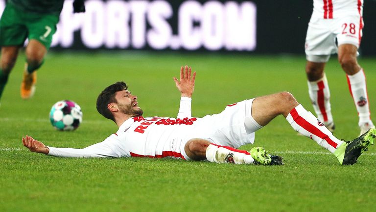 Beim 1. FC Köln um Kapitän Jonas Hecor herrscht nach dem 0:1 gegen den FCA weiter Ratlosigkeit: Der Effzeh wartet seit nunmehr zehn Monaten und 13 Ligaspielen auf einen Heimsieg. Köln bleibt mit elf Zählern im Bereich der Abstiegsplätze.