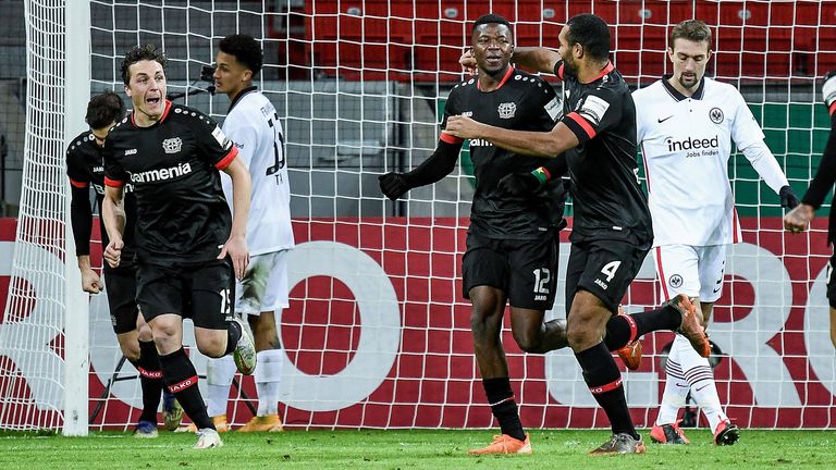 Bayer Leverkusen zieht mit einem Sieg über Eintracht Frankfurt ins Achtelfinale des DFB-Pokals ein.