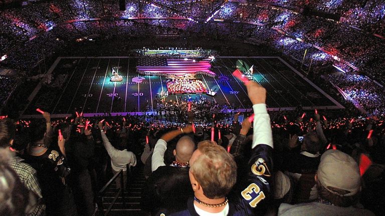 2002 - Louisiana Superdome (New Orleans, Kapazität: 74.295 Plätze) - New England Patriots - St. Louis Rams 20:17