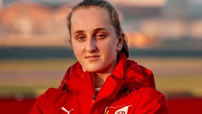 Die 16-Jährige Maya Weug ist ins Nachwuchsprogramm von Ferrari aufgenommen worden. Quelle: Screenshot/Scuderia Ferrari Press Office