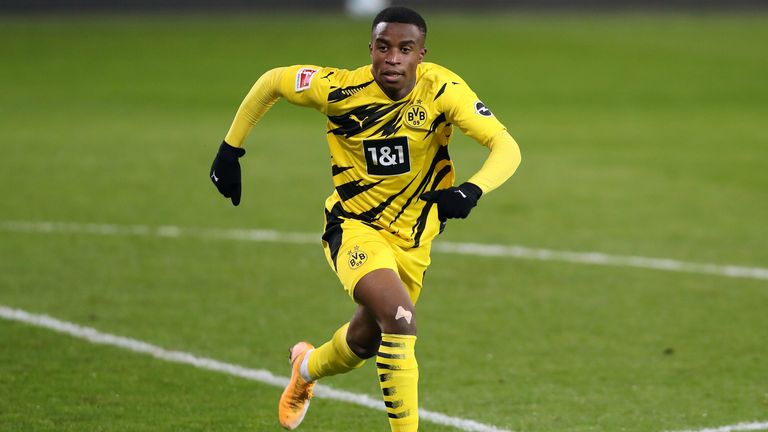 YOUSSOUFA MOUKOKO: Der 16-Jährige fällt gegen den VfL Wolfsburg aufgrund von Knieproblemen aus.