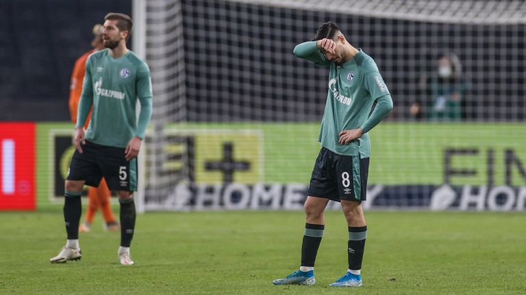 ...Suat Serdar und seine Teamkollegen stehen nach wie vor mit dem Rücken zur Wand: S04 ist seit 30 Ligaspielen sieglos. Damit sind die Königsblauen nur noch ein Spiel vom Negativrekord von Tasmania Berlin von 31 sieglosen Spielen entfernt.