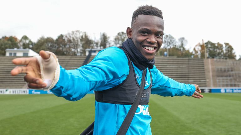 Rabbi Matondo verlässt den FC Schalke 04 zeitweise und schließt sich dem englischen Zweitligisten Stoke City an. 