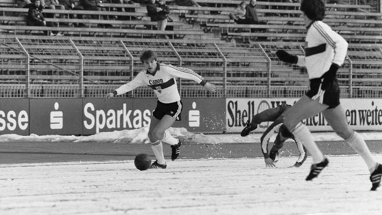 Platz 9: Peter Reichert (VfB Stuttgart), VfB Stuttgart gegen Kaiserslautern (4:0) am 06.02.1982 (20 Jahre, 186 Tage) 