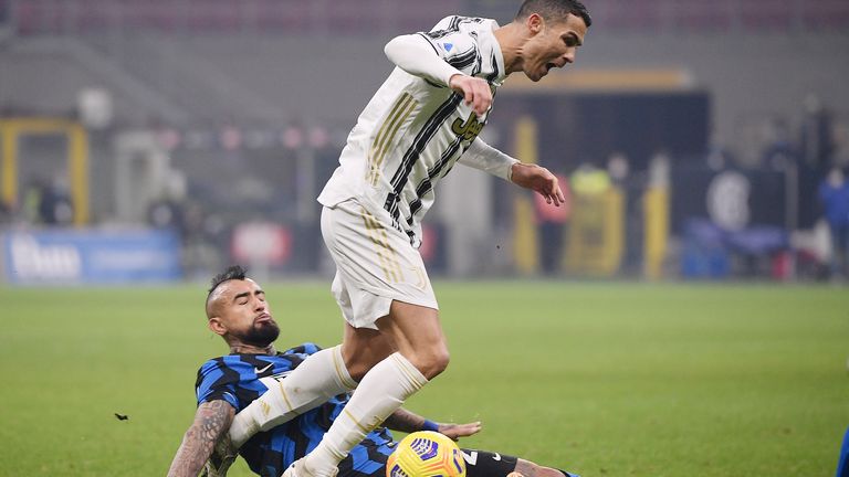 Juventus Turin: Beim italienischen Meister um Superstar Cristiano Ronaldo läuft es ebenfalls nicht glatt. Fünf Teams laufen der Alten Dame momentan den Rang ab. Juve ist mit 33 Zählern Sechster und hat zehn Punkte Rückstand auf den Ersten AC Milan.