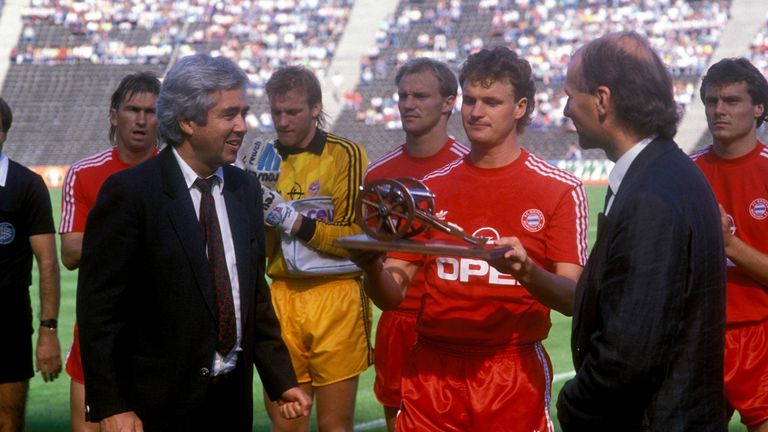 Saison 1990/91: Torschützenkönig: Roland Wohlfarth (FC Bayern) - 21 Tore