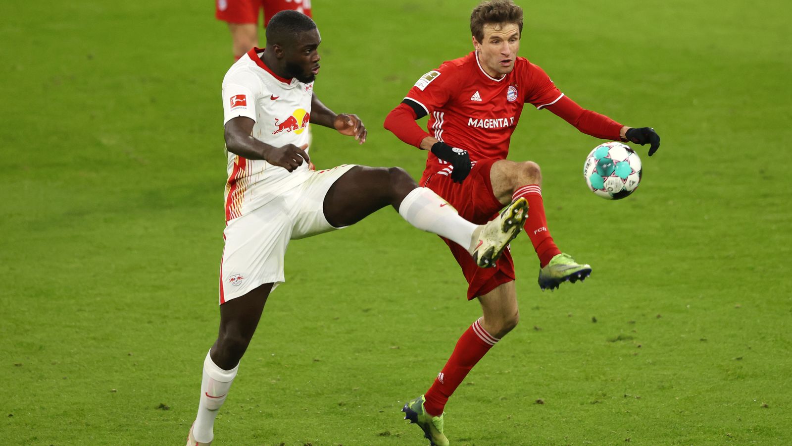 Transfer News: FC Bayern holt Dayot Upamecano | Fußball ...