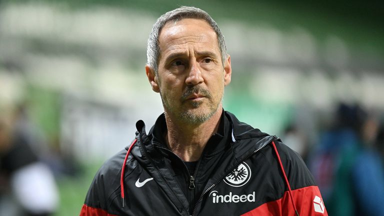 Adi Hütter bleibt vorerst bei Eintracht Frankfurt Trainer.