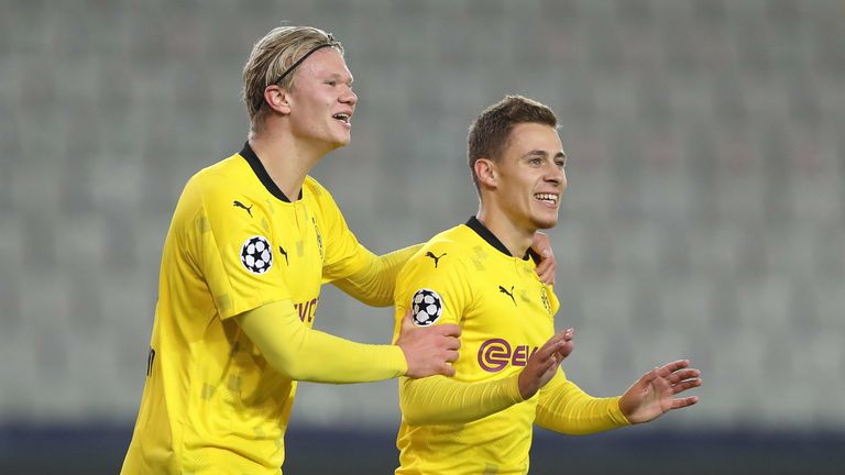 Platz 12: Borussia Dortmund, 33 Spiele, 14 Siege, 4 Remis, 15 Niederlagen, 43 Tore, 44 Gegentore, 46 Punkte