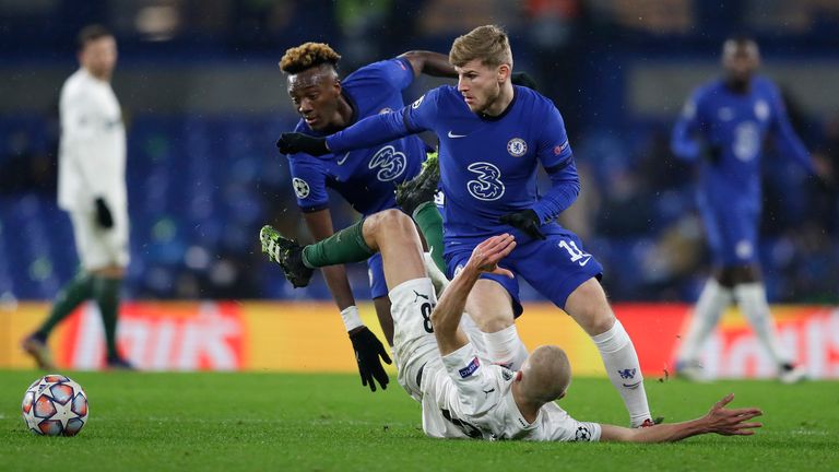 Platz 6: FC Chelsea, 62 Spiele, 20 Siege, 22 Remis, 20 Niederlagen, 83 Tore, 84 Gegentore, 82 Punkte