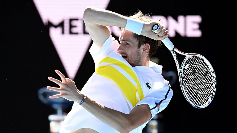 Daniil Medvedev führt seine Siegesserie fort und zieht ins Halbfinale der Australian Open ein. 