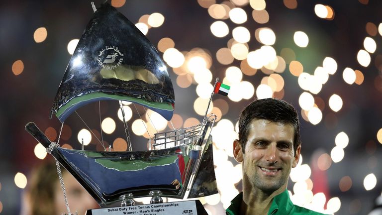 Novak Djokovic bekommt für seinen Sieg beim ATP-Turnier in Dubai ein Segelschiff.