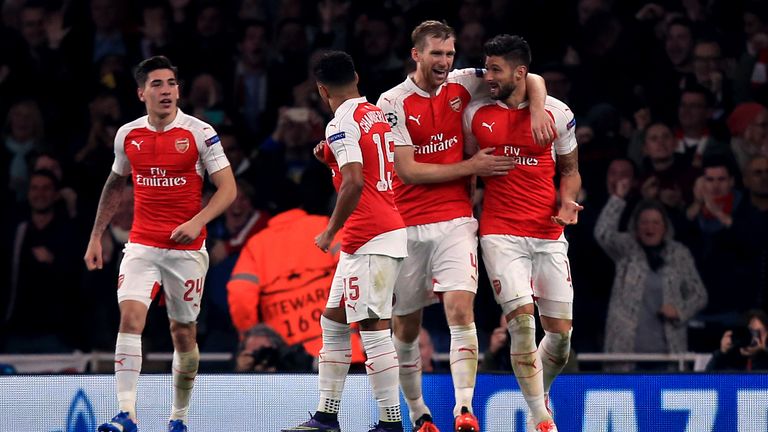 Platz 9: FC Arsenal, 45 Spiele, 15 Siege, 10 Remis, 20 Niederlagen, 53 Tore, 65 Gegentore, 55 Punkte