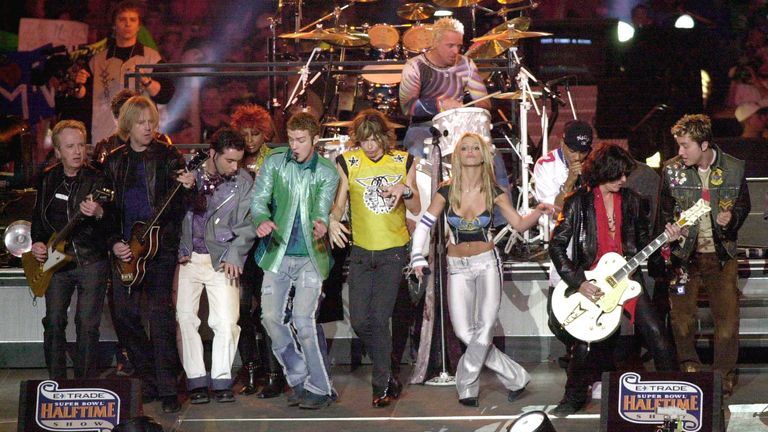 2001: Super Bowl XXXV; Aerosmith, ‚N’Sync, Britney Spears, Mary J. Blige and Nelly
Baltimore Ravens - New York Giants: 34:7 
