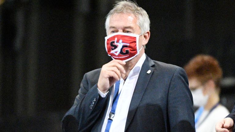 SG-Geschäftsführer Dierk Schmäschke hat sich öffentlich über die Wertung der Champions-League-Spiele beschwert.