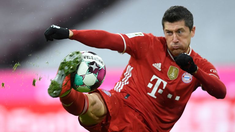 Lewandowski erzielt das Tor zum zwischenzeitlichen 1:2. 