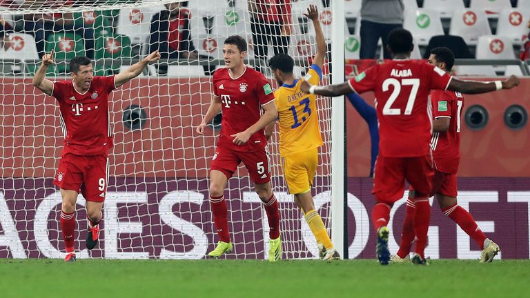 Benjamin Pavard bringt den FC Bayern gegen Tigres in Führung.