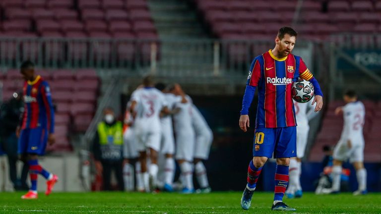 Lionel Messi (r.) und der FC Barcelona stehen vor dem Aus in der Champions League.