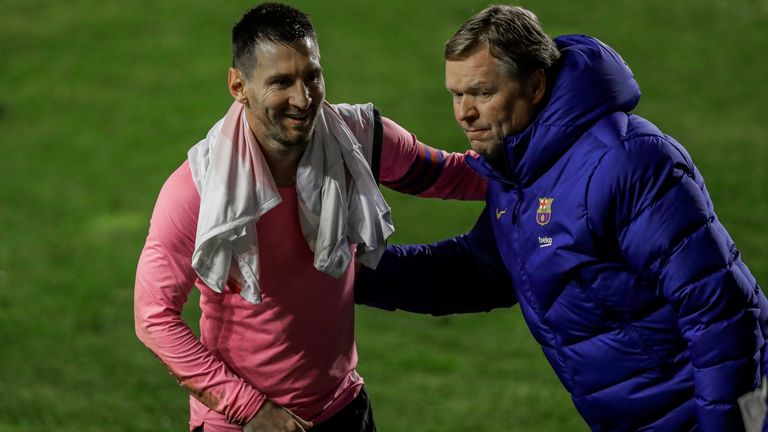 Barcelona-Trainer Ronald Koeman (r.) stärkt Messi nach den Vertragsleaks den Rücken. 