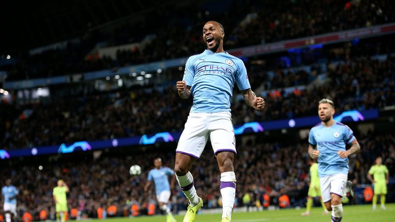 Platz 17: Manchester City, 23 Spiele, 9 Siege, 3 Remis, 11 Niederlagen, 39 Tore, 35 Gegentore, 30 Punkte