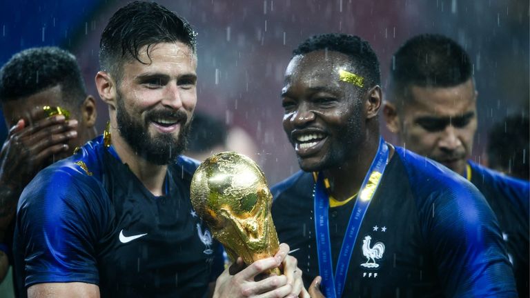 Steve Mandanda (r) (Olympique Marseille) - Weltmeister 2018 mit Frankreich
