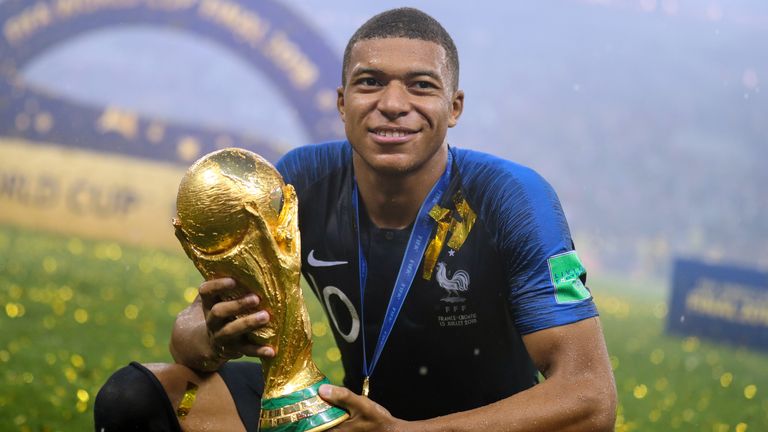 Kylian Mbappé (Paris Saint-Germain) - Weltmeister 2018 mit Frankreich