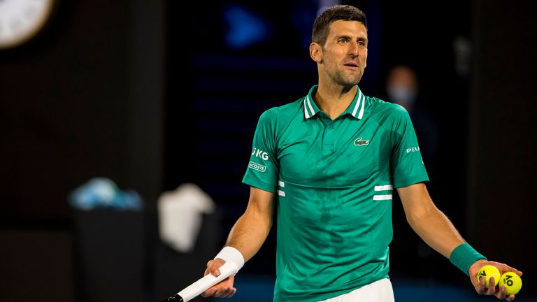 Der Ausrüster von Novak Djokovic gratuliert ihm schon vor dem Finale der Australian Open zum Titel.