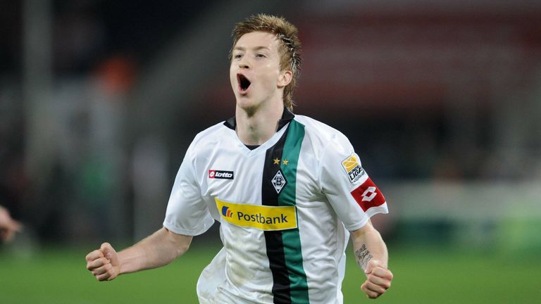 Max Eberl holt in der Saison 09/10 den 19-jährigen Marco Reus für eine Millionen Euro von Rot Weiss Ahlen. Für Gladbach erzielt Reus 41 Tore und bereitet weitere 28 Tore vor.