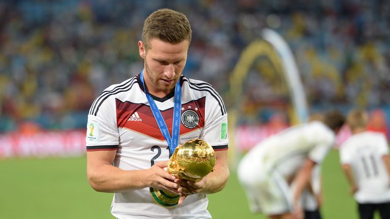 Shkodran Mustafi (Schalke 04) - Weltmeister 2014 mit Deutschland