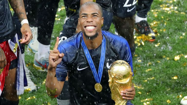 Djibril Sidibé (AS Monaco) - Weltmeister 2018 mit Frankreich