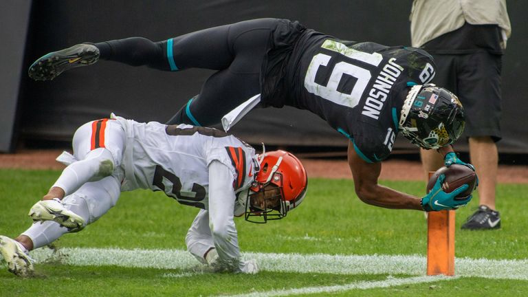 Welche Teams standen noch nie im Super Bowl?
Neben den Cleveland Browns und den Jacksonville Jaguars sind die Detroit Lions und die Houston Texans bisher ohne eine einzige Super-Bowl-Teilnahme.