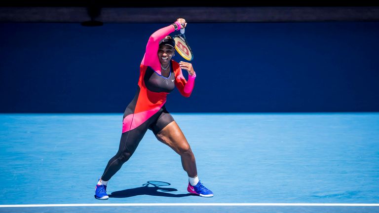 Serena Williams zieht mühelos in Runde drei der Australian Open ein.