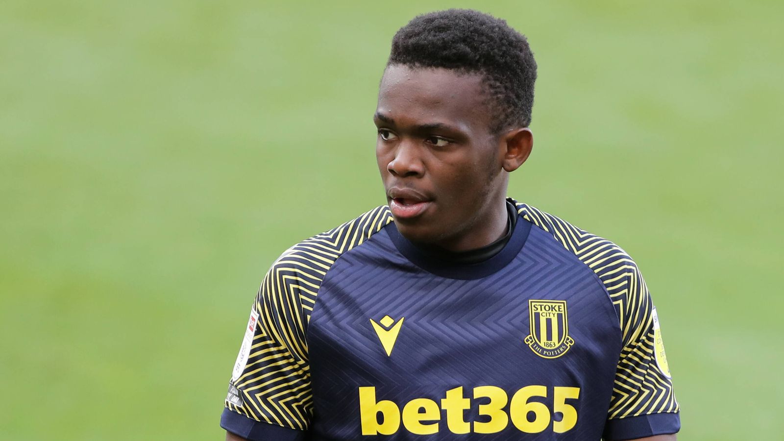 Fußball News Matondo wird rassistisch beleidigt und kritisiert