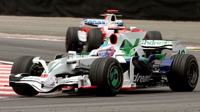 2008: Jenson Button fährt einen Hondo mit einem verbogenen Frontflügel.